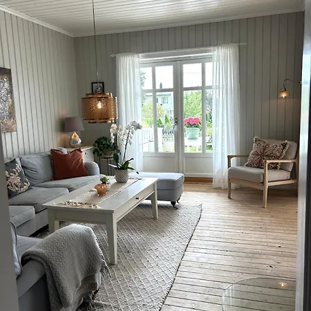 Lenes Hus